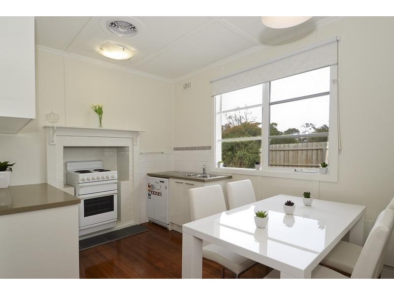 1/19 Henty Street, Torquay VIC 3228