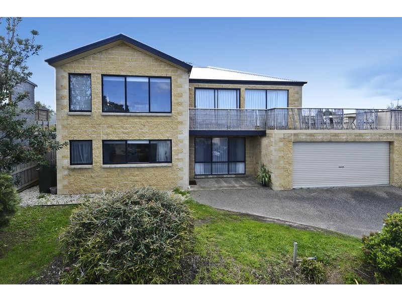 15 Pomora Avenue, Torquay VIC 3228