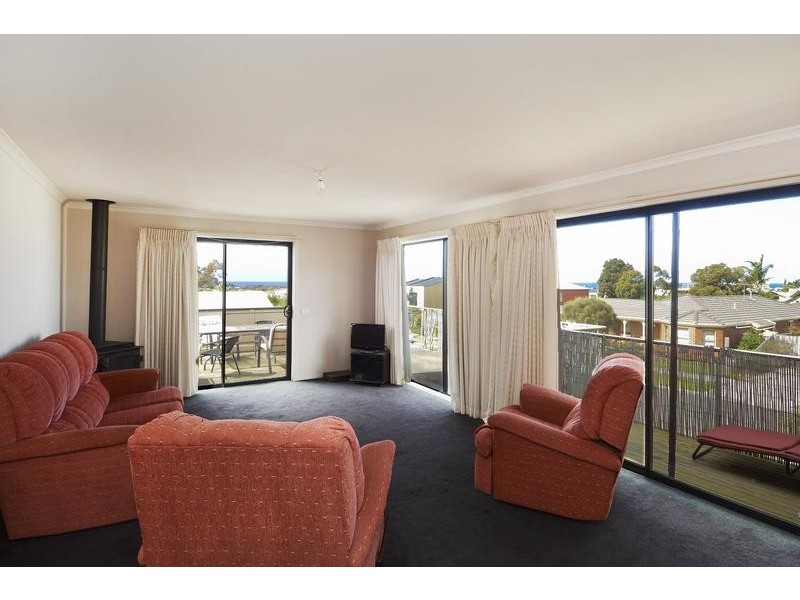 15 Pomora Avenue, Torquay VIC 3228