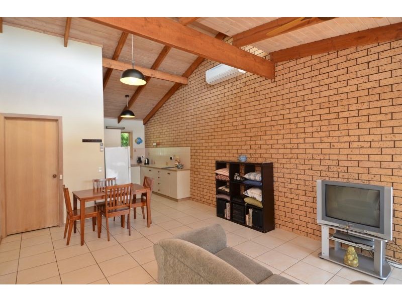 2/4 Pearl Street, Torquay VIC 3228