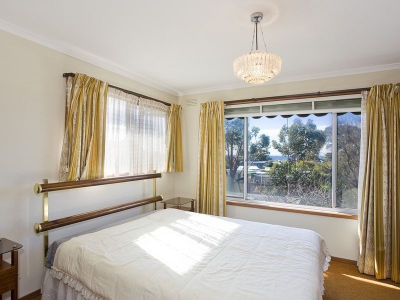 12 Follett Street, Torquay VIC 3228