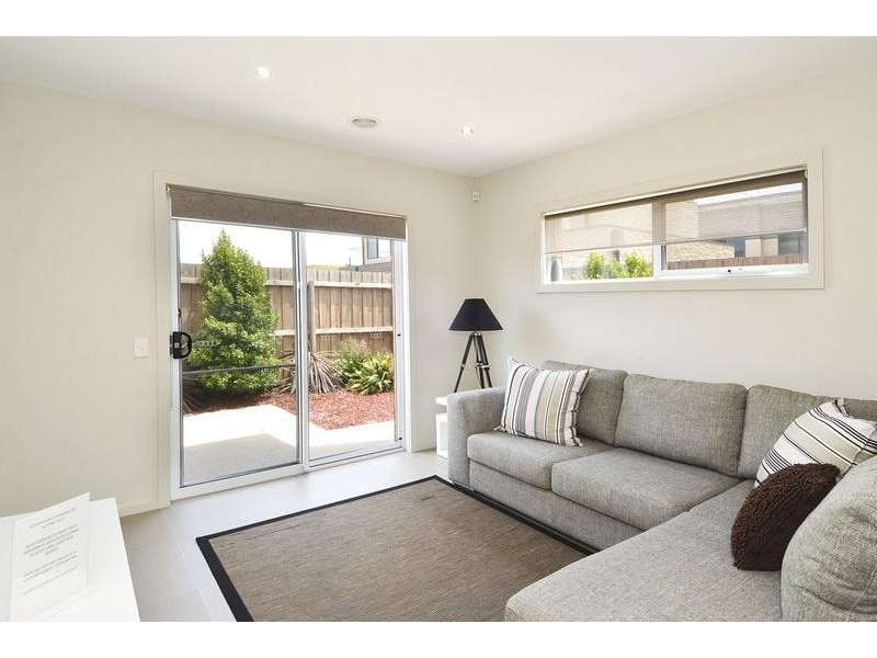 8 Eton Road, Torquay VIC 3228