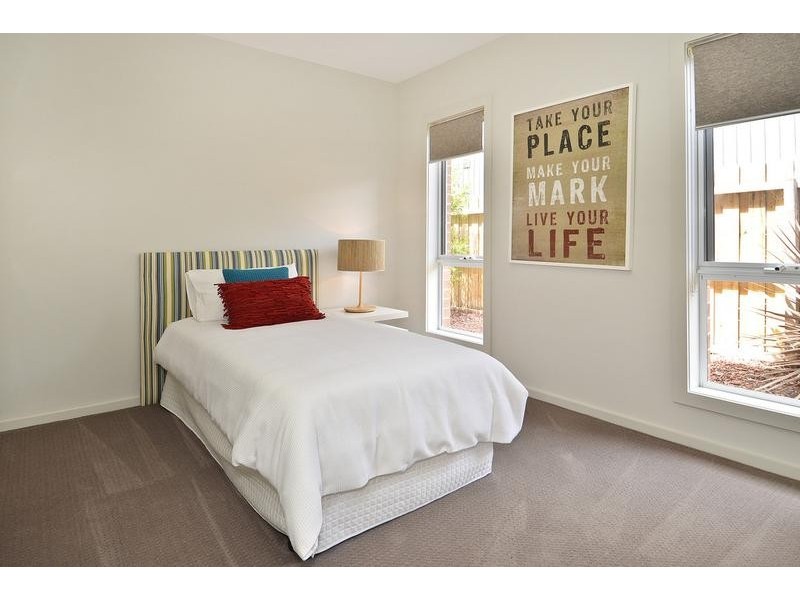 8 Eton Road, Torquay VIC 3228