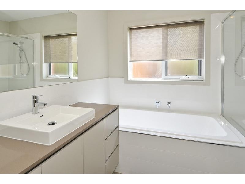 8 Eton Road, Torquay VIC 3228