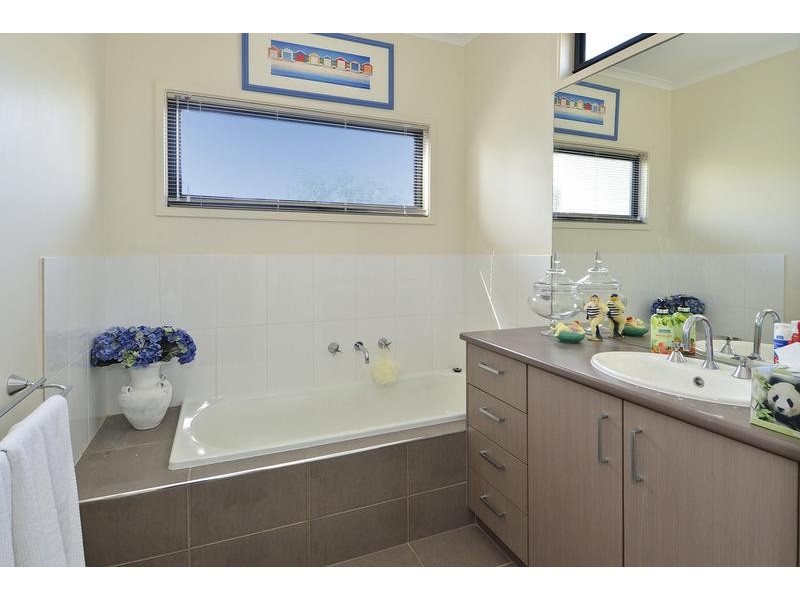 73 Alleyne Ave, Torquay VIC 3228