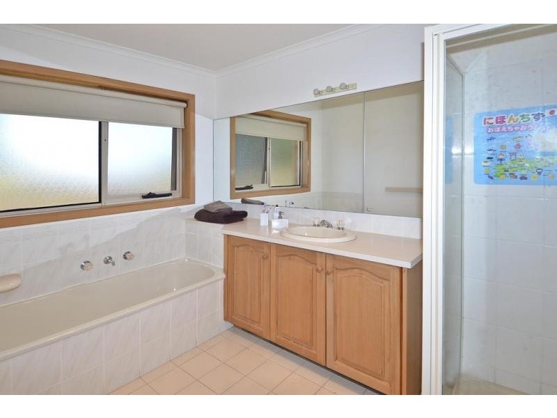 1/10 Boston Road, Torquay VIC 3228