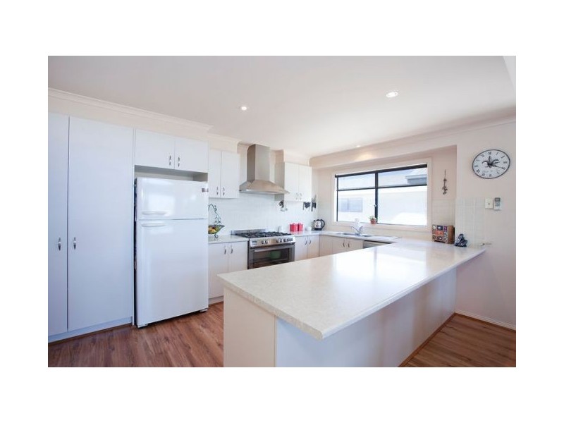 27 Pomora Ave, Torquay VIC 3228