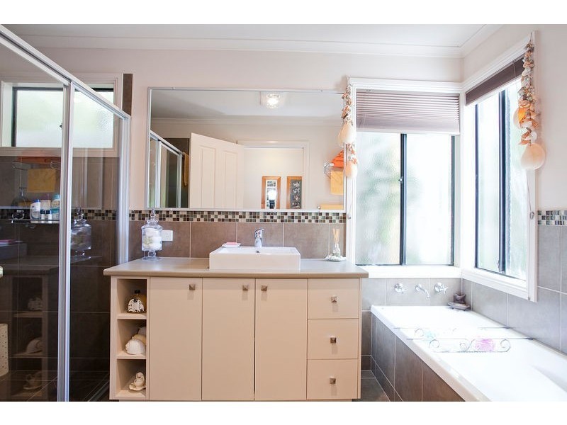 27 Pomora Ave, Torquay VIC 3228