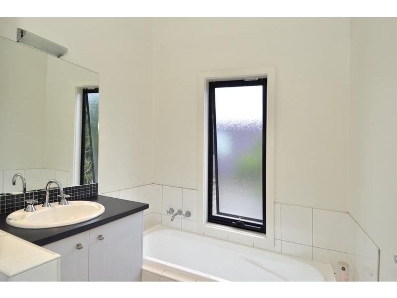 2/23 -25 Boston Road, Torquay VIC 3228