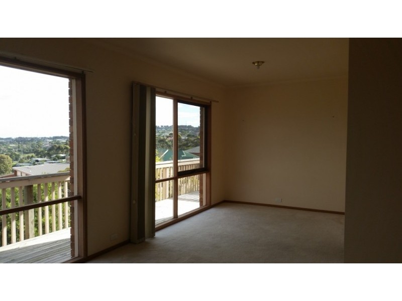 3 Lansbury Cres, Highton VIC 3216