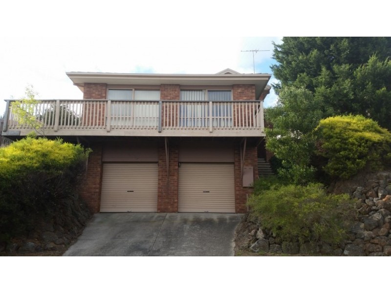 3 Lansbury Crescent, Highton VIC 3216