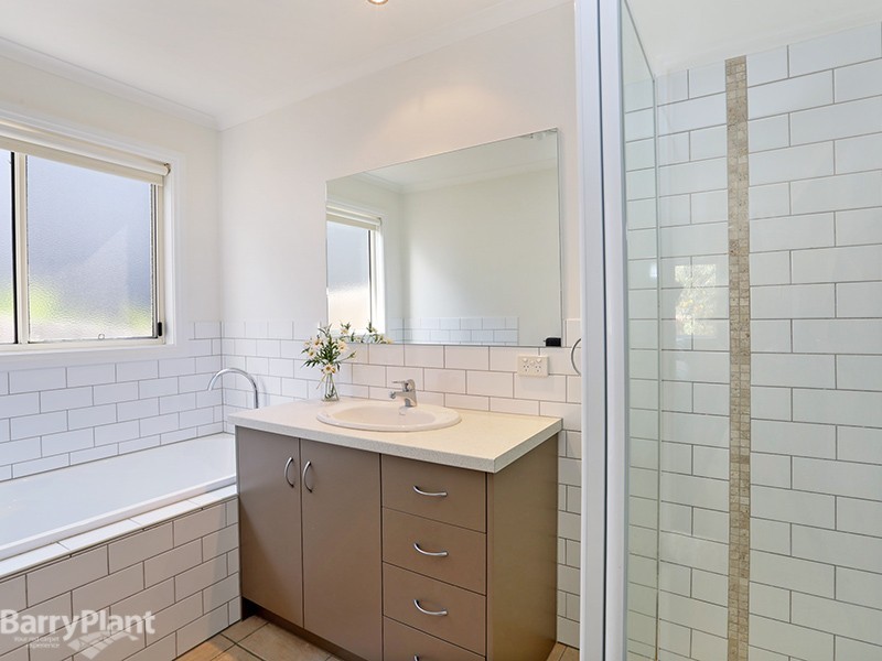 16 Danawa Drive, Torquay VIC 3228