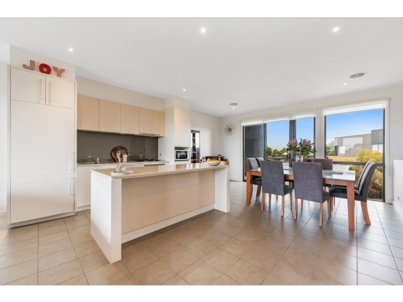 12 Shore Place, Torquay VIC 3228