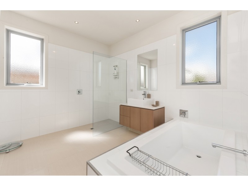 4 Fathom Drive, Torquay VIC 3228