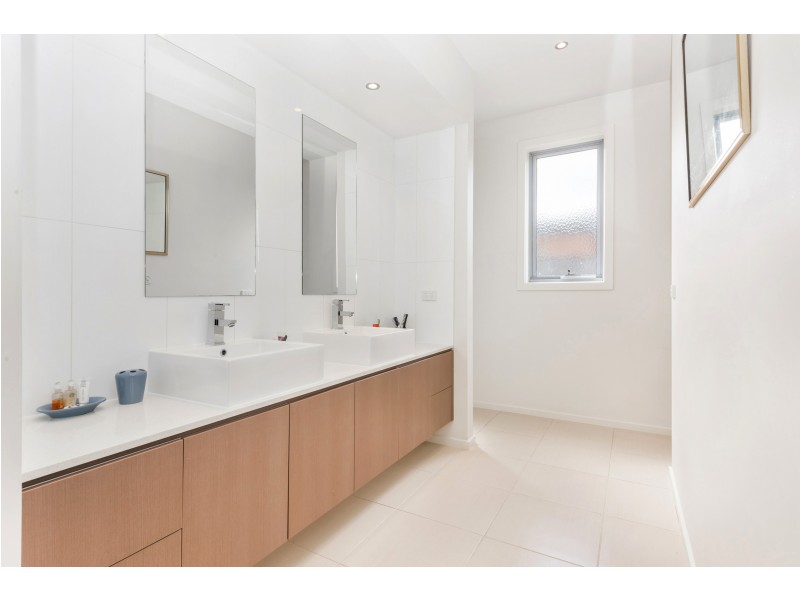 4 Fathom Drive, Torquay VIC 3228