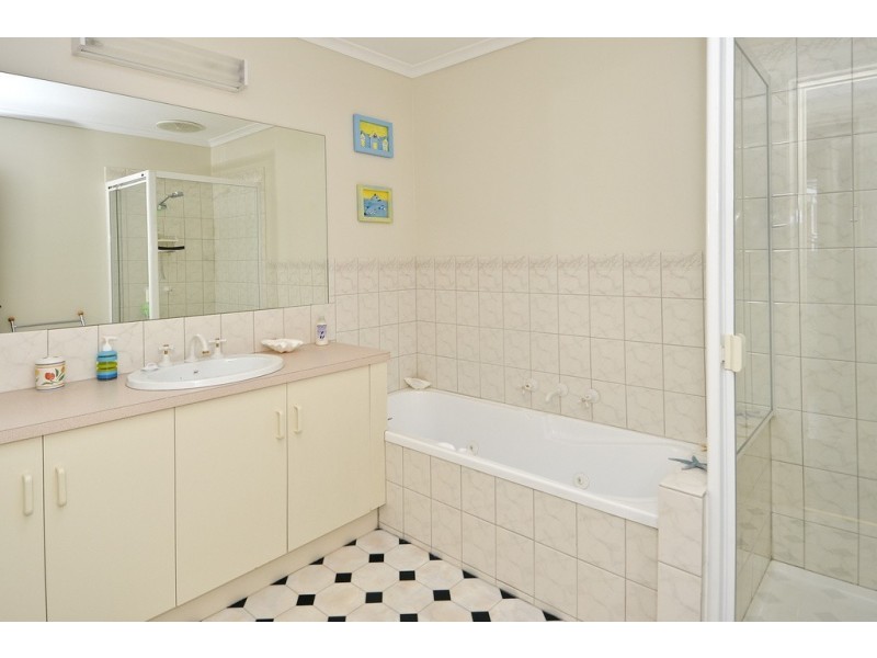 17 Foam Court, Torquay VIC 3228