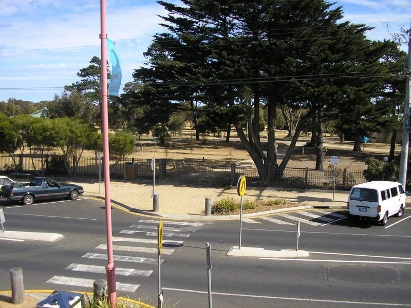 1/32 Bell Street, Torquay VIC 3228