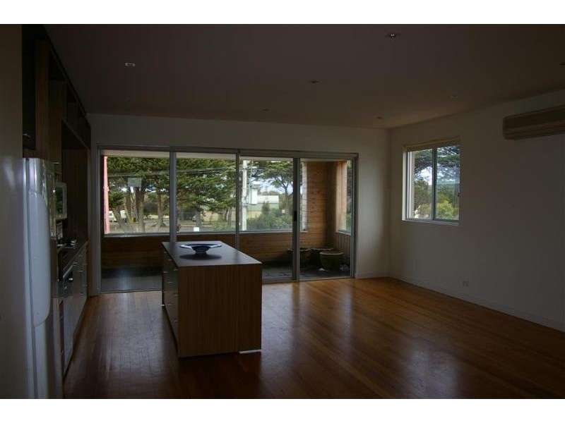 1/32 Bell Street, Torquay VIC 3228
