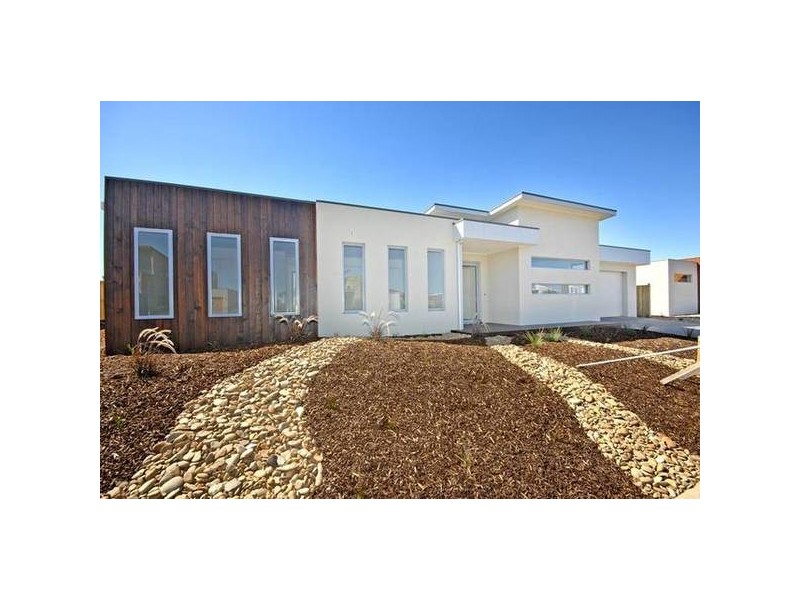 6 FATHOM DRIVE, Torquay VIC 3228