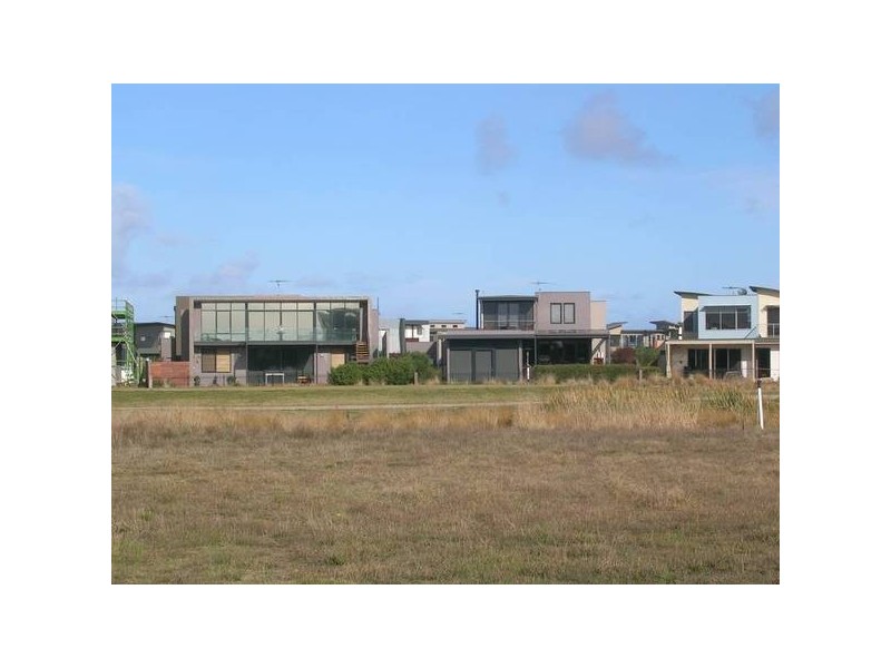 8 LOCH LOMOND CRESCENT, Torquay VIC 3228