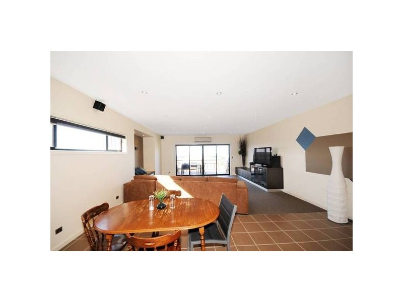 2/6 OCEAN VIEW CRESCENT, Torquay VIC 3228