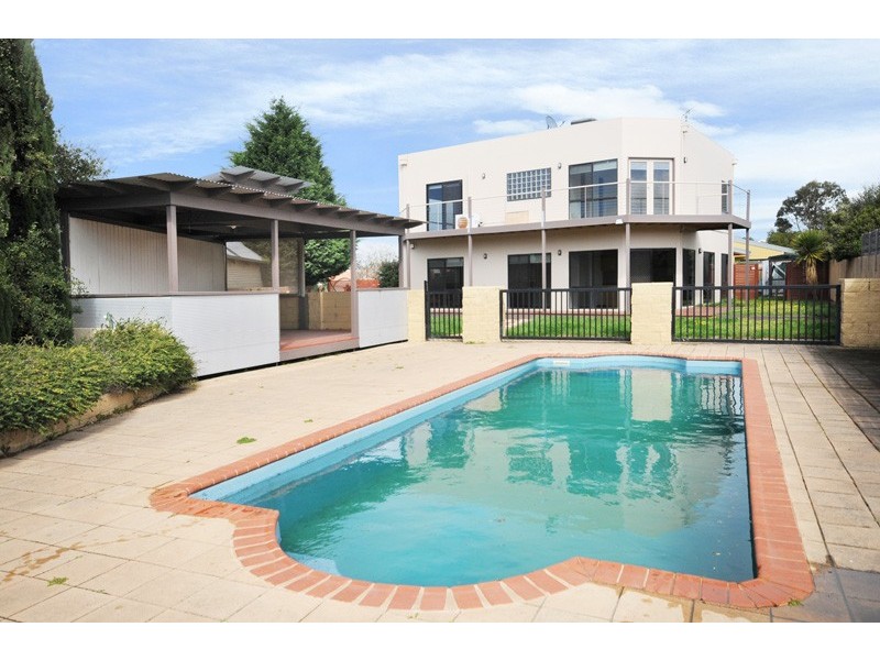 4 NEVA COURT, Torquay VIC 3228