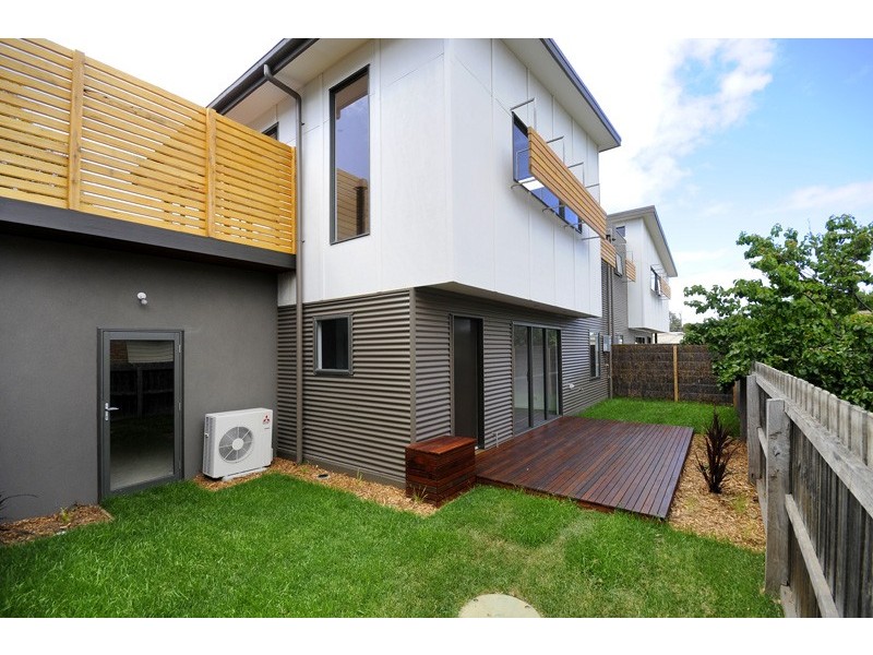 2/45 BOSTON ROAD, Torquay VIC 3228