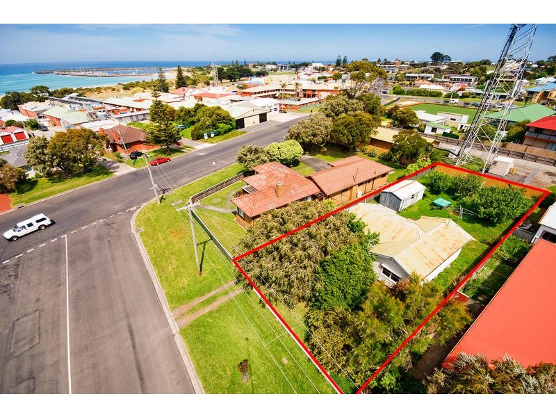 3 MONTROSE AVENUE, Apollo Bay VIC 3233