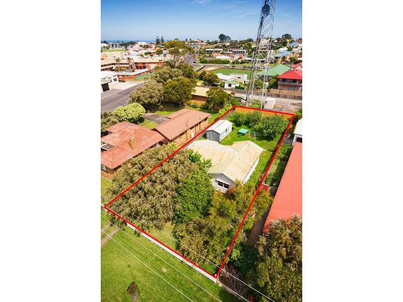 3 MONTROSE AVENUE, Apollo Bay VIC 3233