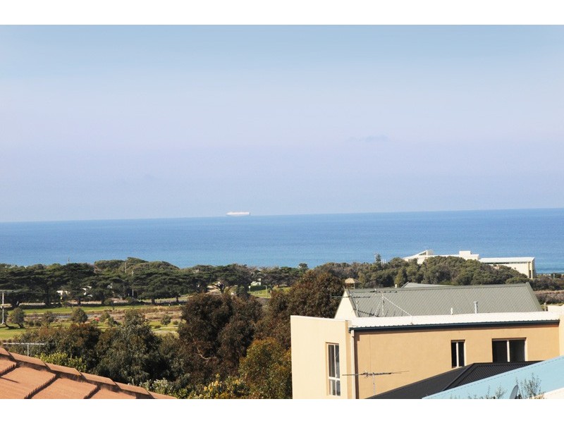 2/6 OCEAN VIEW CRESCENT, Torquay VIC 3228