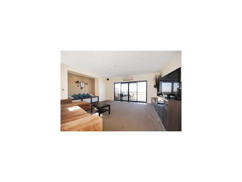 2/6 OCEAN VIEW CRESCENT, Torquay VIC 3228