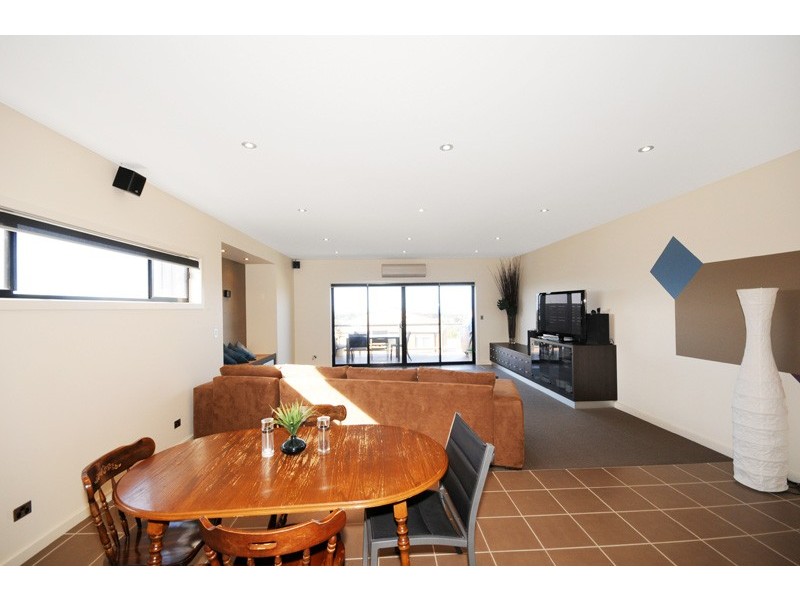 2/6 OCEAN VIEW CRESCENT, Torquay VIC 3228