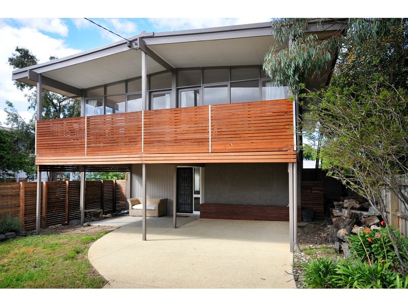 1/13 GOGOLL CRESCENT, Torquay VIC 3228