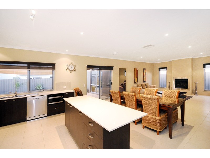 3 LOWDON PLACE, Torquay VIC 3228