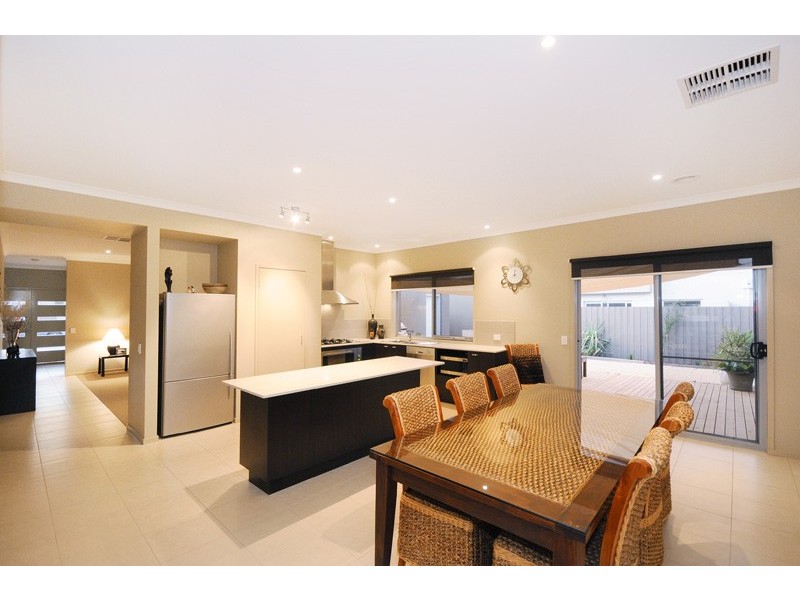 3 LOWDON PLACE, Torquay VIC 3228