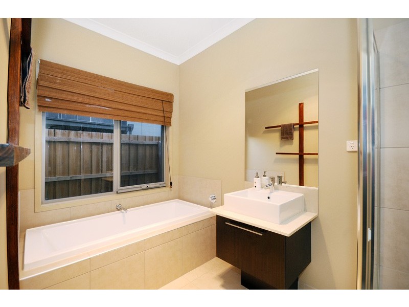 3 LOWDON PLACE, Torquay VIC 3228