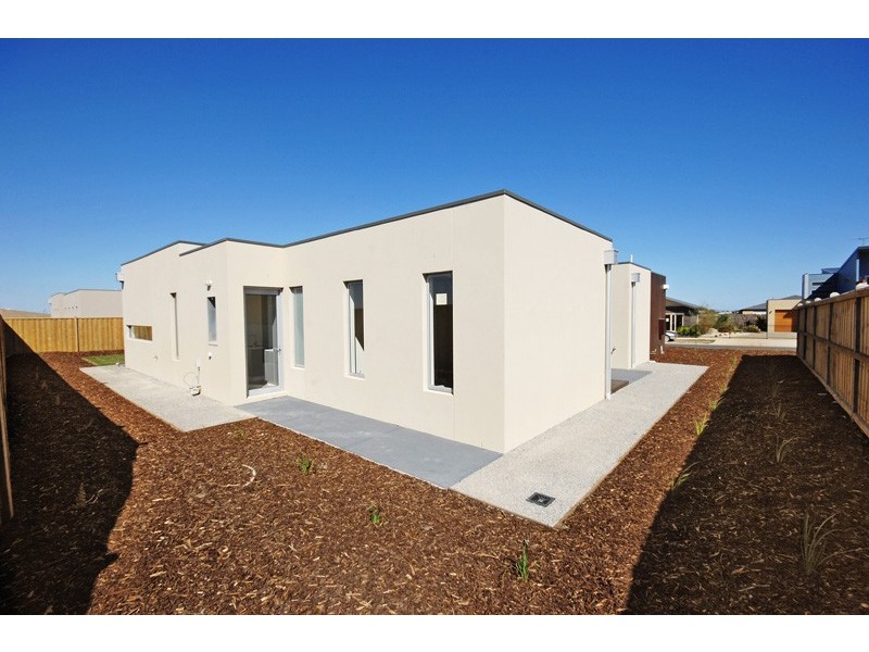 6 FATHOM DRIVE, Torquay VIC 3228
