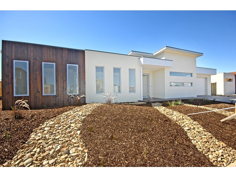 6 FATHOM DRIVE, Torquay VIC 3228