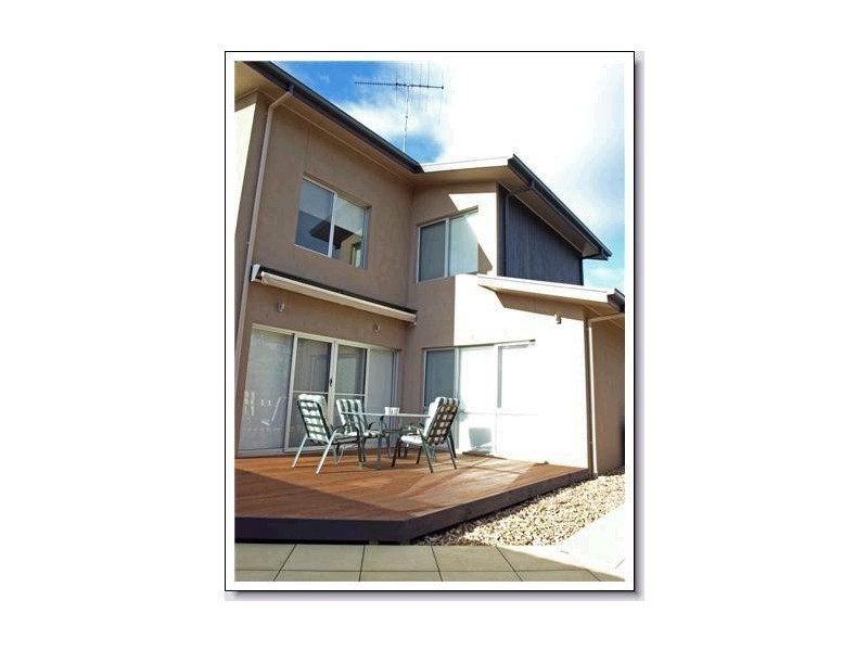 2/10 Spring St, Torquay VIC 3228