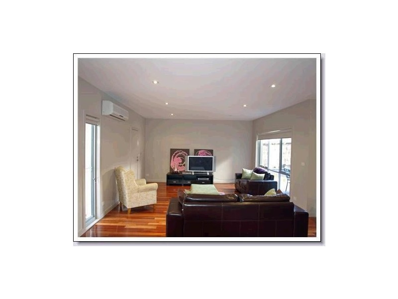 2/10 Spring St, Torquay VIC 3228