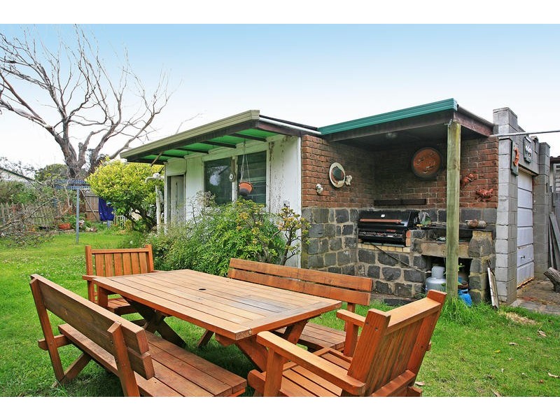 2 PARKER STREET, Torquay VIC 3228