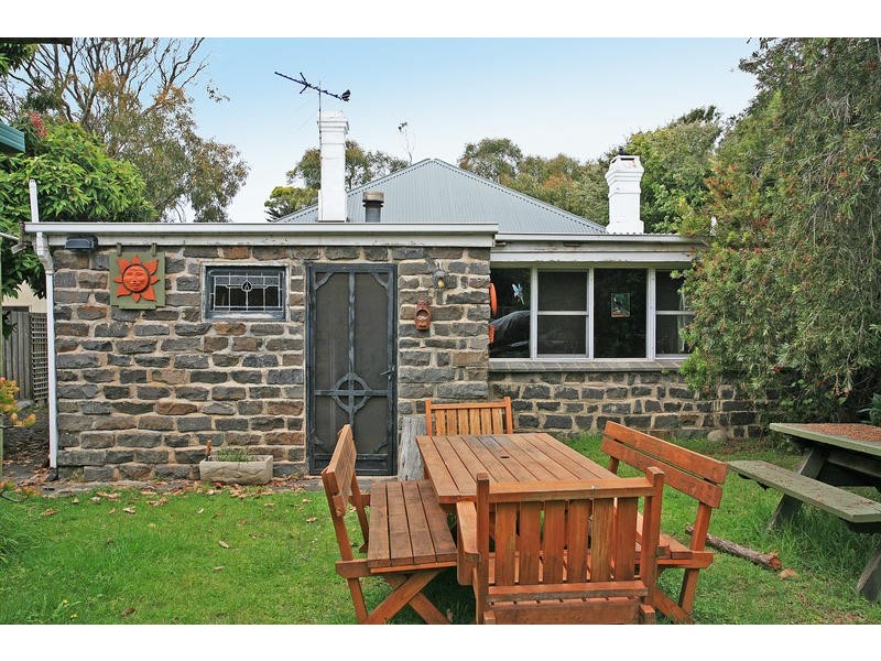2 PARKER STREET, Torquay VIC 3228