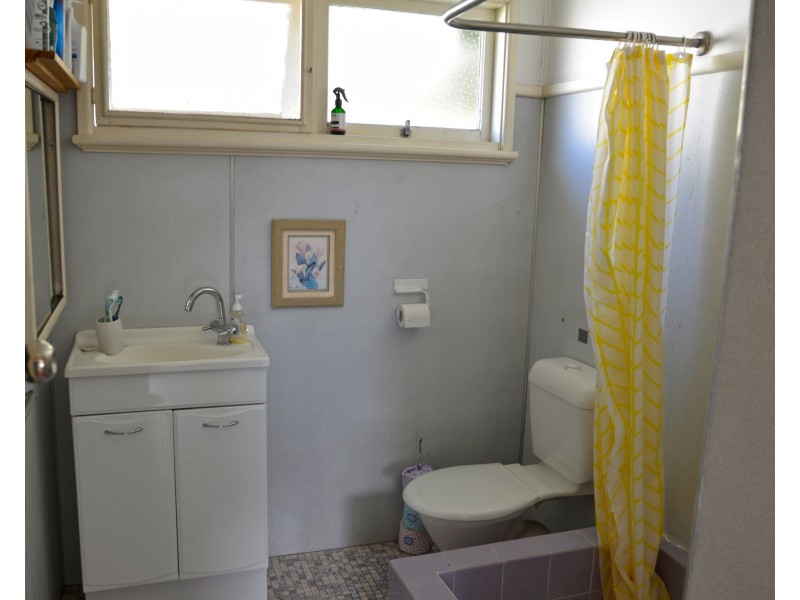 34 Village Road, Saratoga NSW 2251