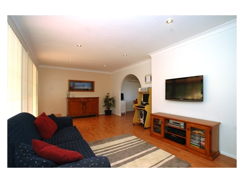 24 Broadwater Drv, Saratoga NSW 2251