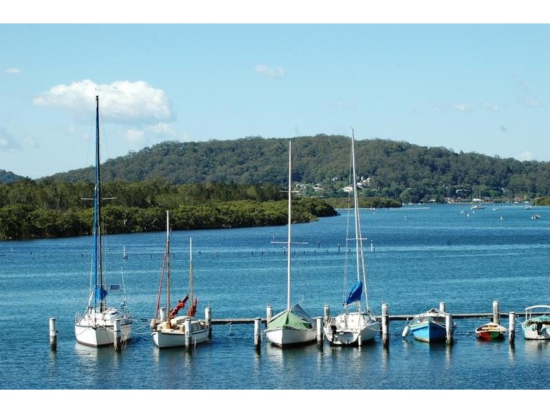 64 Henderson Rd, Saratoga NSW 2251