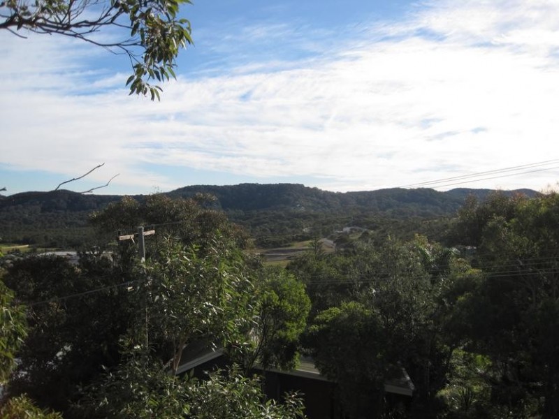 36 Joan St, Forresters Beach NSW 2260