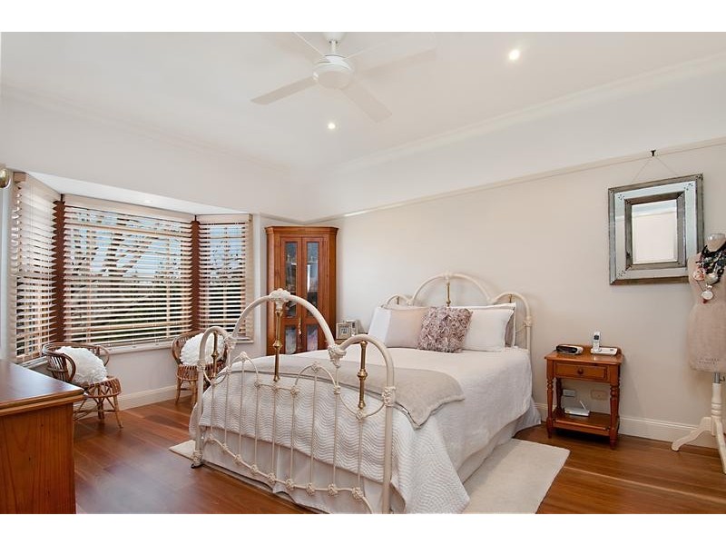 80 Albany St, Point Frederick NSW 2250