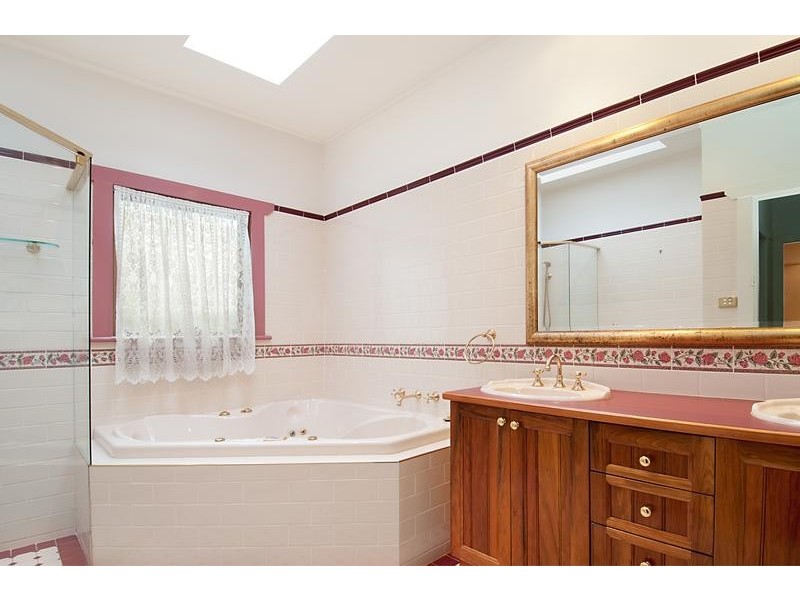 80 Albany St, Point Frederick NSW 2250