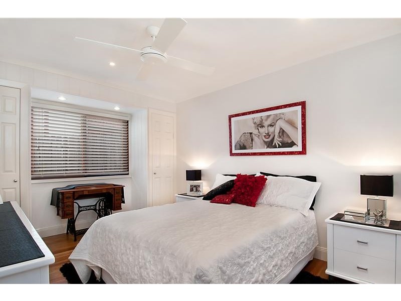 80 Albany St, Point Frederick NSW 2250