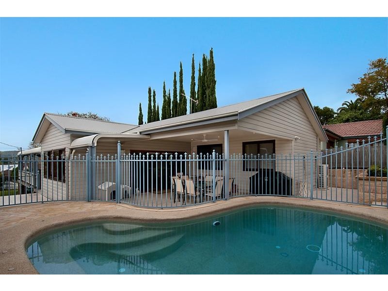 80 Albany St, Point Frederick NSW 2250